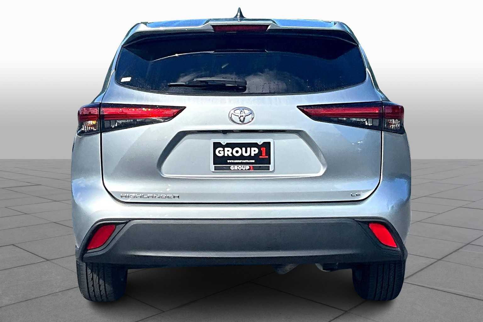 2023 Toyota Highlander LE photo 4