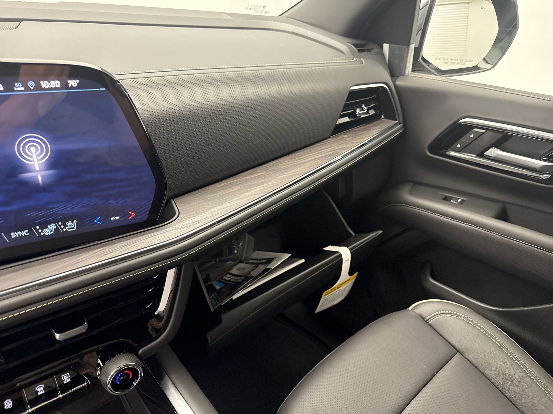 2025 Chevrolet Suburban Premier photo 35
