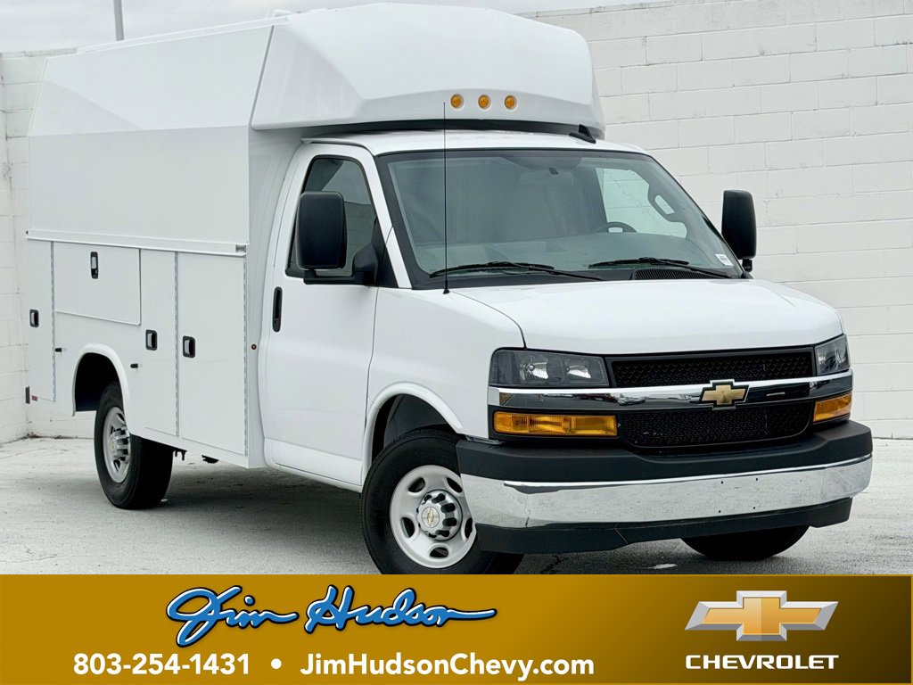 2025 Chevrolet Express Cutaway Base's photo