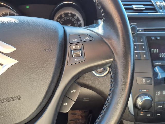 2010 Suzuki Kizashi photo 21