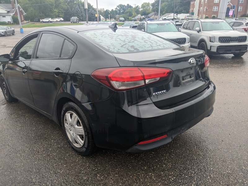2017 Kia Forte LX Base photo 5