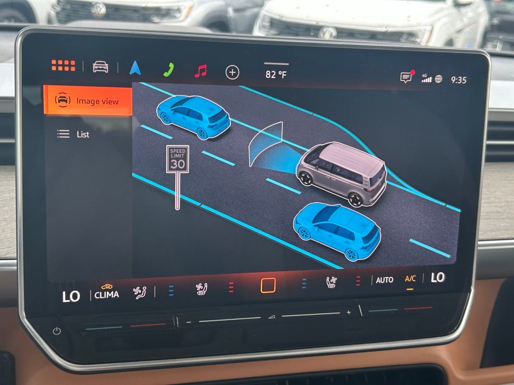 2025 Volkswagen ID. Buzz Pro Plus photo 16