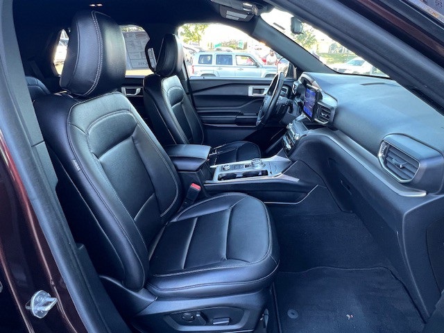 2020 Ford Explorer XLT photo 16