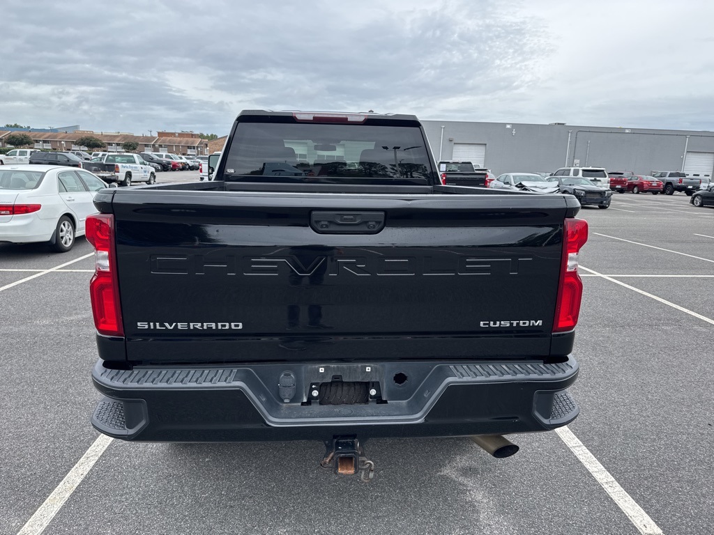 2020 Chevrolet Silverado 2500HD Custom photo 3