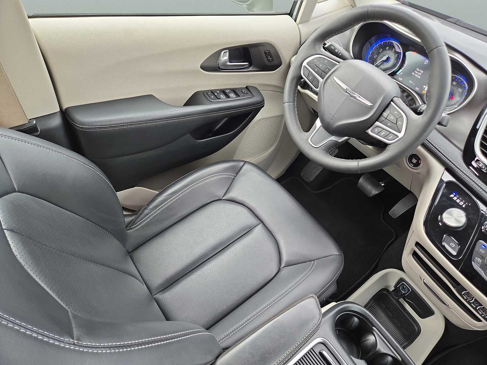 2023 Chrysler Pacifica Touring L photo 41