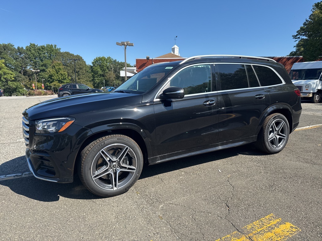 2026 Mercedes Benz GLS 450 4MATIC photo 4