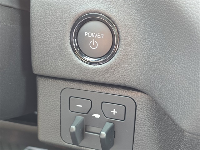 2025 Toyota Tundra Limited CrewMax photo 29