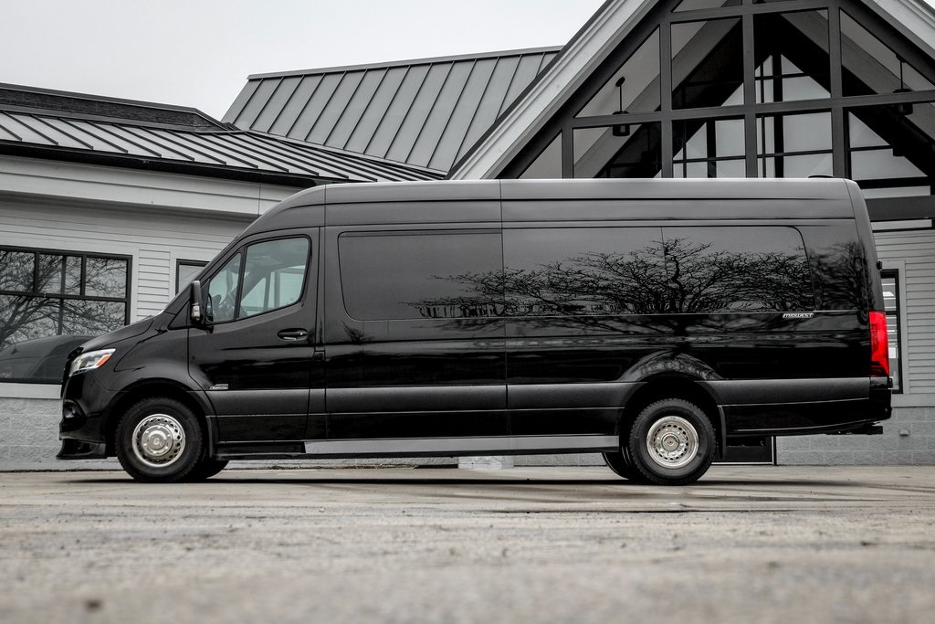 2024 Mercedes Benz Sprinter 3500 photo 4