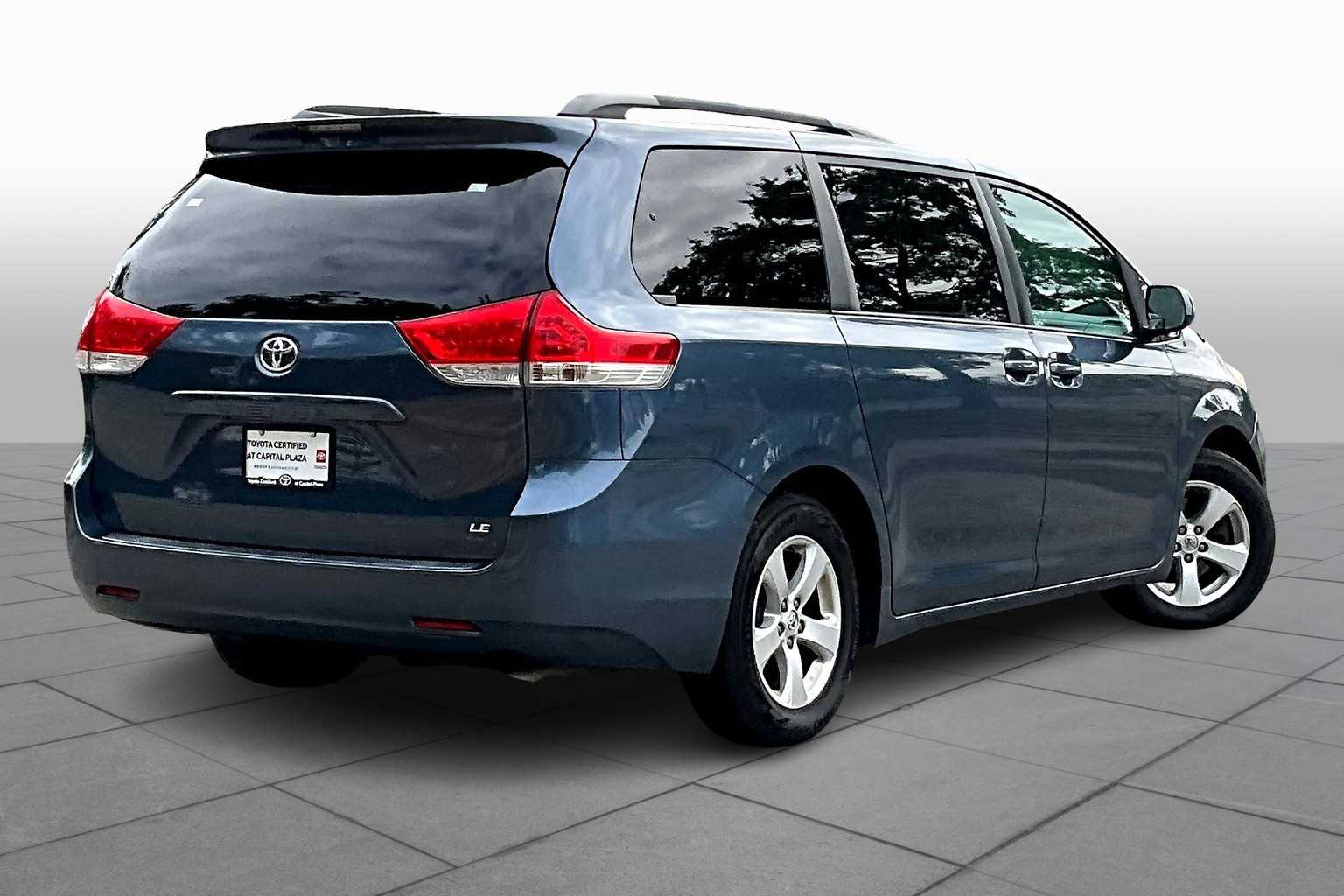 2014 Toyota Sienna LE photo 11