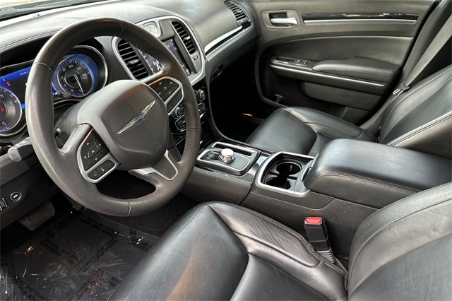 2023 Chrysler 300 Touring L photo 10