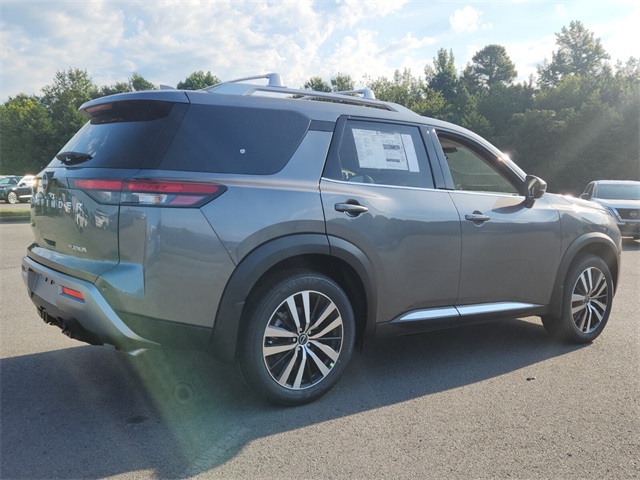 2025 Nissan Pathfinder Platinum photo 2