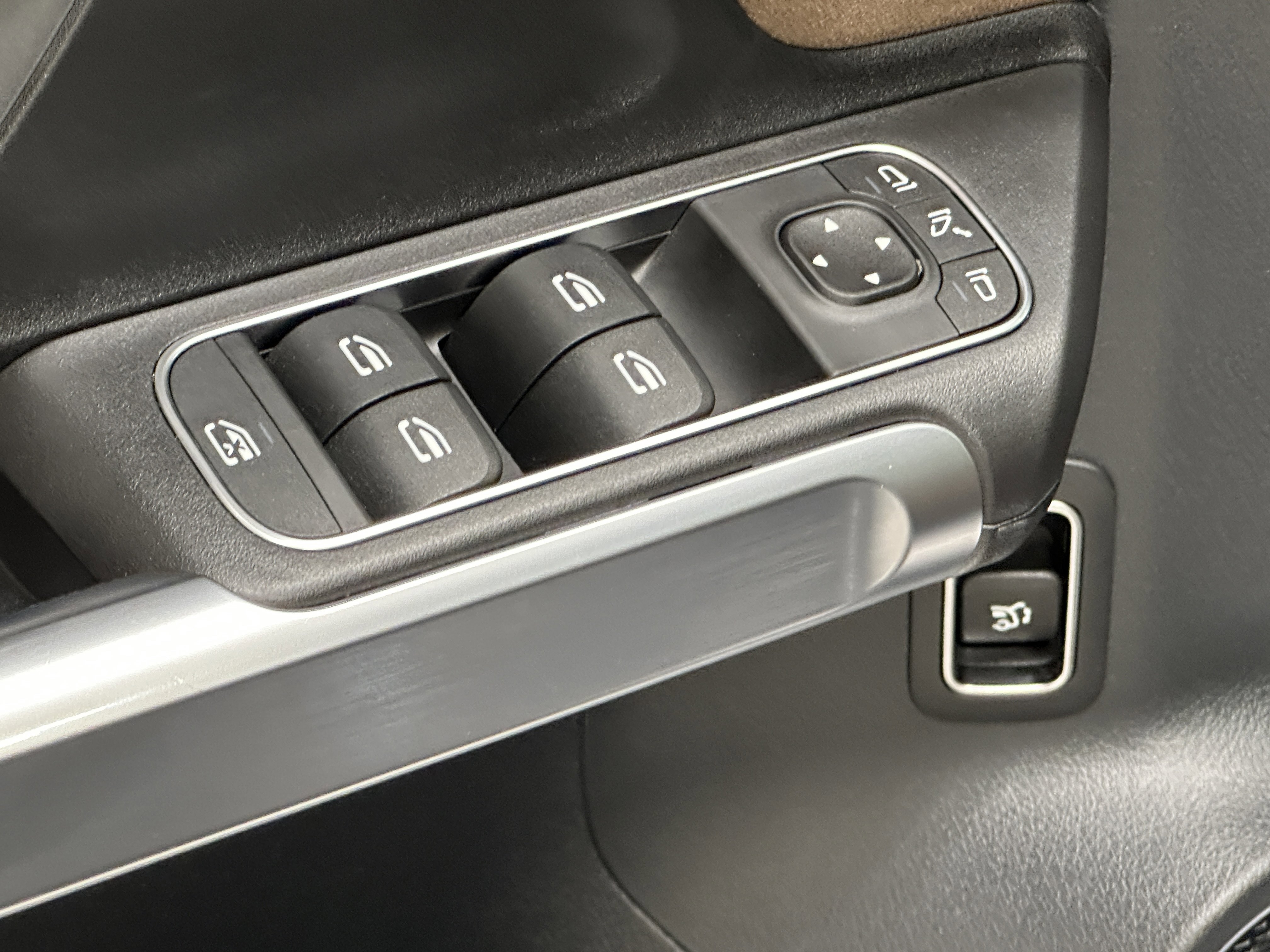 2024 Mercedes Benz GLB 250 photo 8