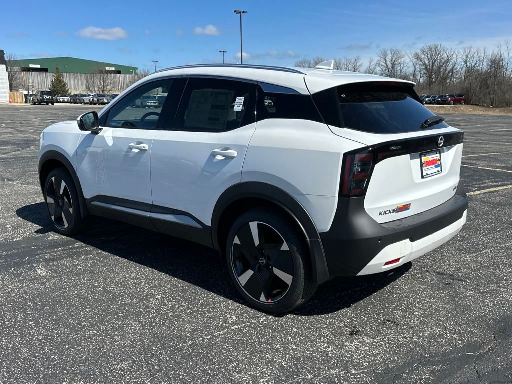 2025 Nissan Kicks SR photo 3