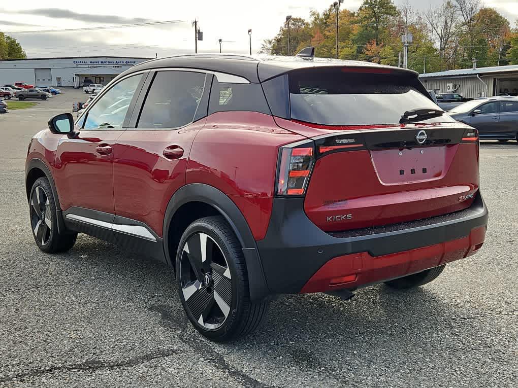 2025 Nissan Kicks SR photo 2