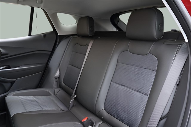 2025 Chevrolet Trax LT photo 4