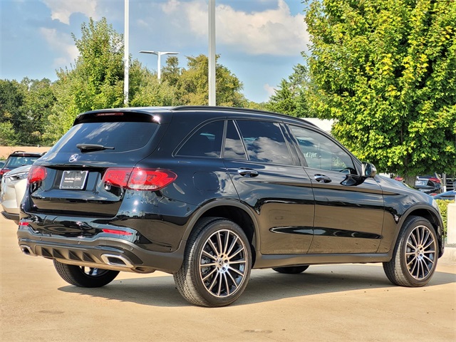 2022 Mercedes Benz GLC 300 photo 2