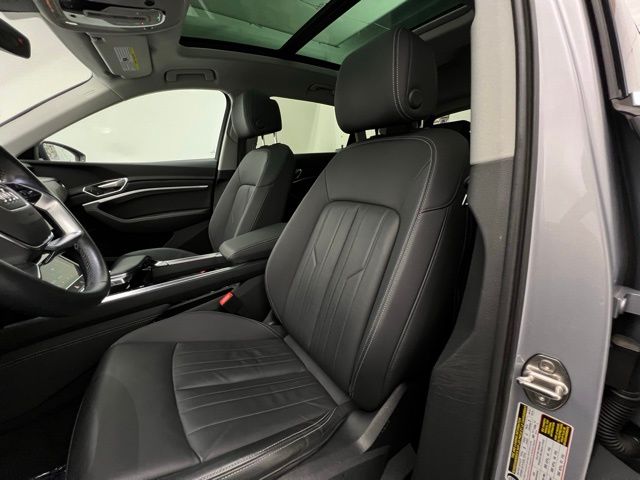 2022 Audi e-tron Premium Plus photo 30