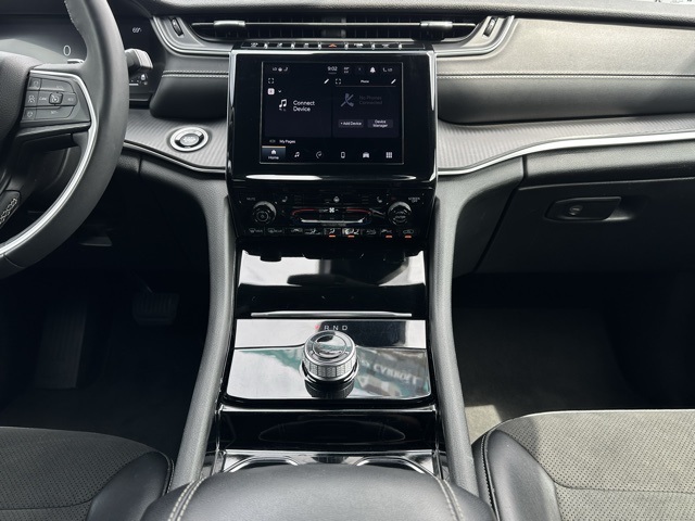 2023 Jeep Grand Cherokee Altitude photo 12