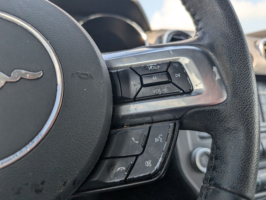 2016 Ford Mustang V6 photo 9