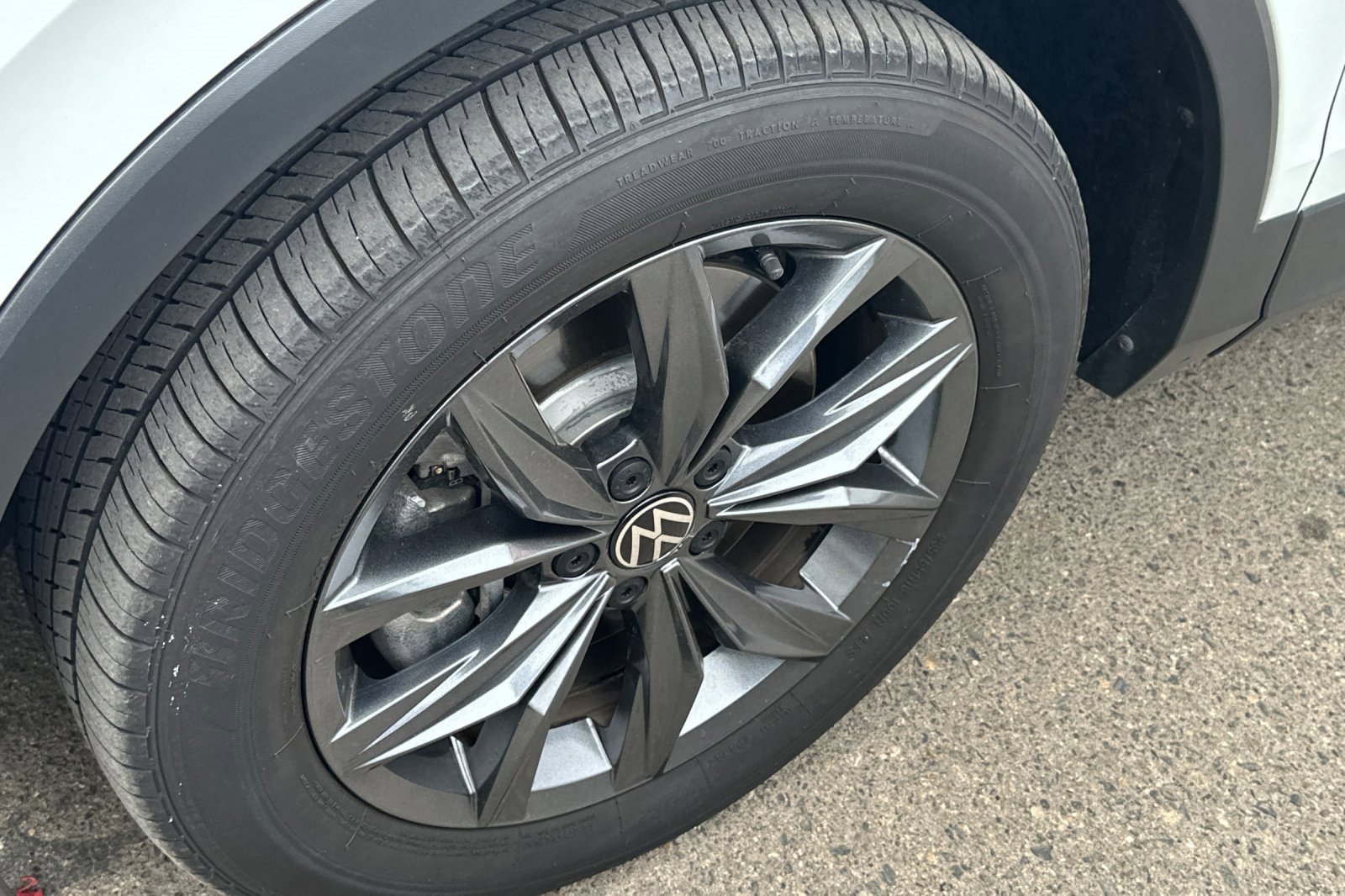 2022 Volkswagen Tiguan SE photo 8