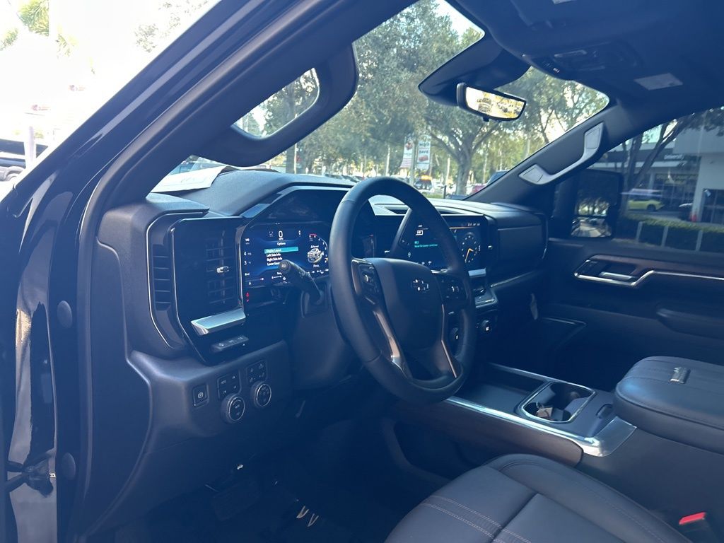 2024 Chevrolet Silverado 3500HD High Country photo 4