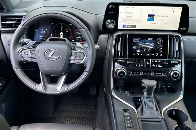 2025 Lexus LX 600 Luxury photo 3