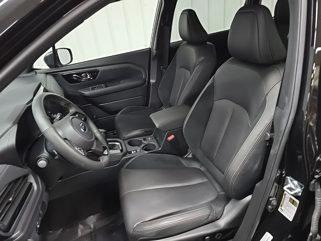 2025 Subaru Forester Touring photo 29