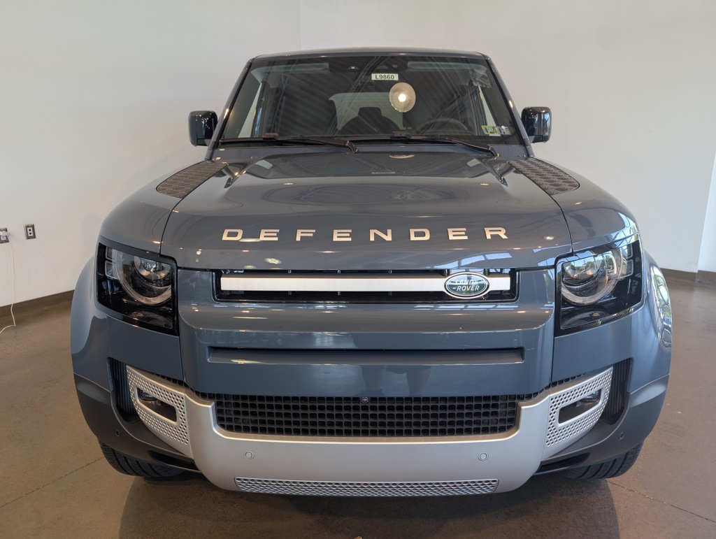 2025 Land Rover Defender 110 S photo 2