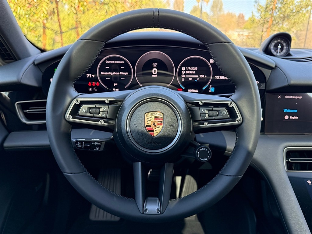 2025 Porsche Taycan photo 16