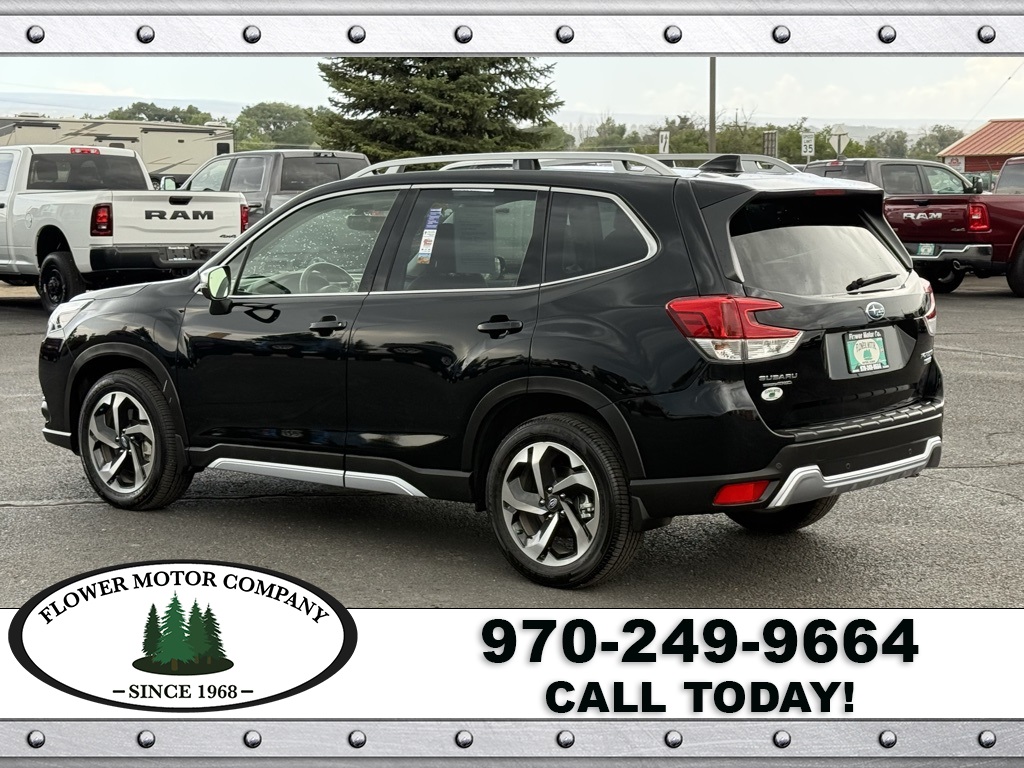 2024 Subaru Forester Touring photo 2