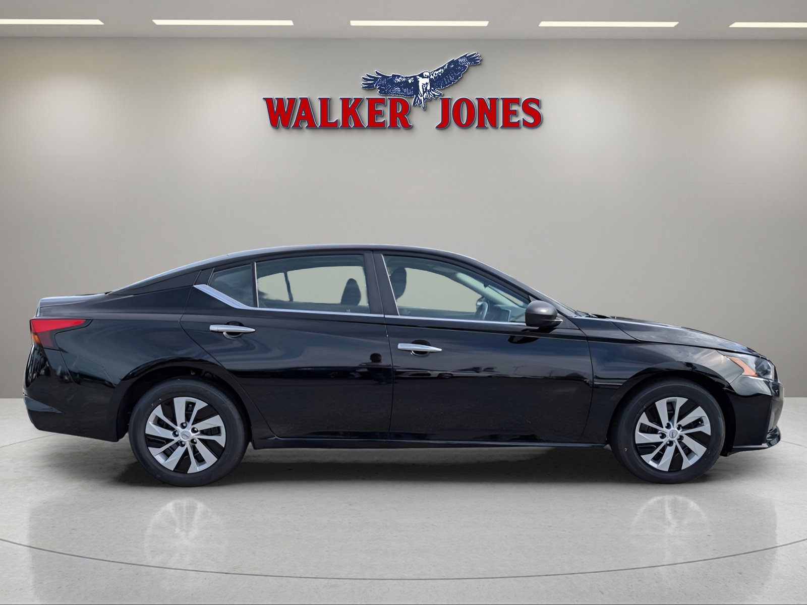 2025 Nissan Altima S photo 2