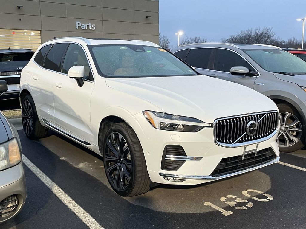 2023 Volvo XC60 Ultimate's photo
