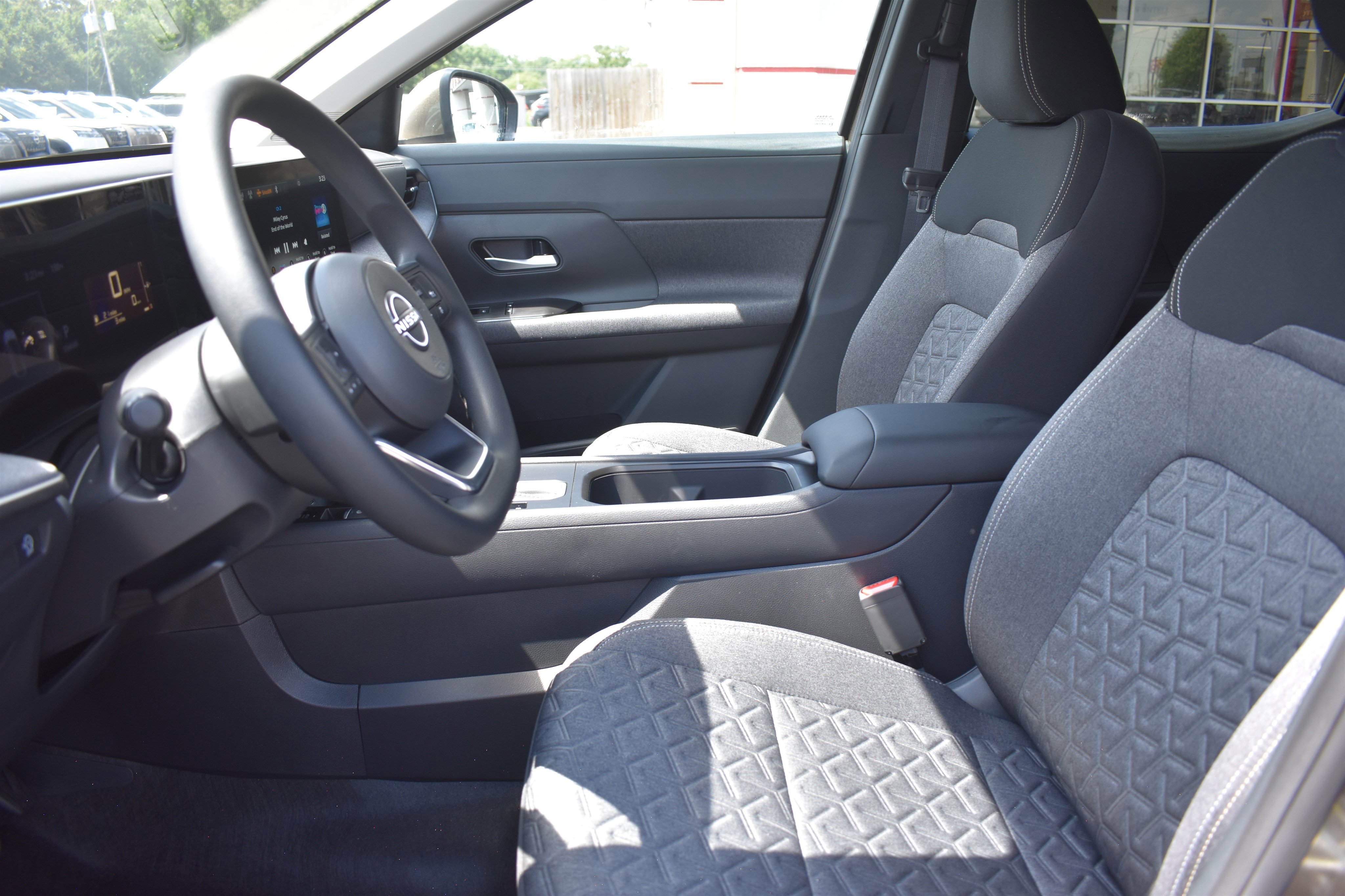 2025 Nissan Kicks SV photo 3