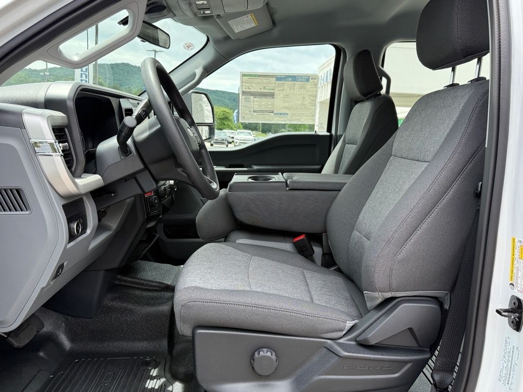 2025 Ford F-250 XL photo 9