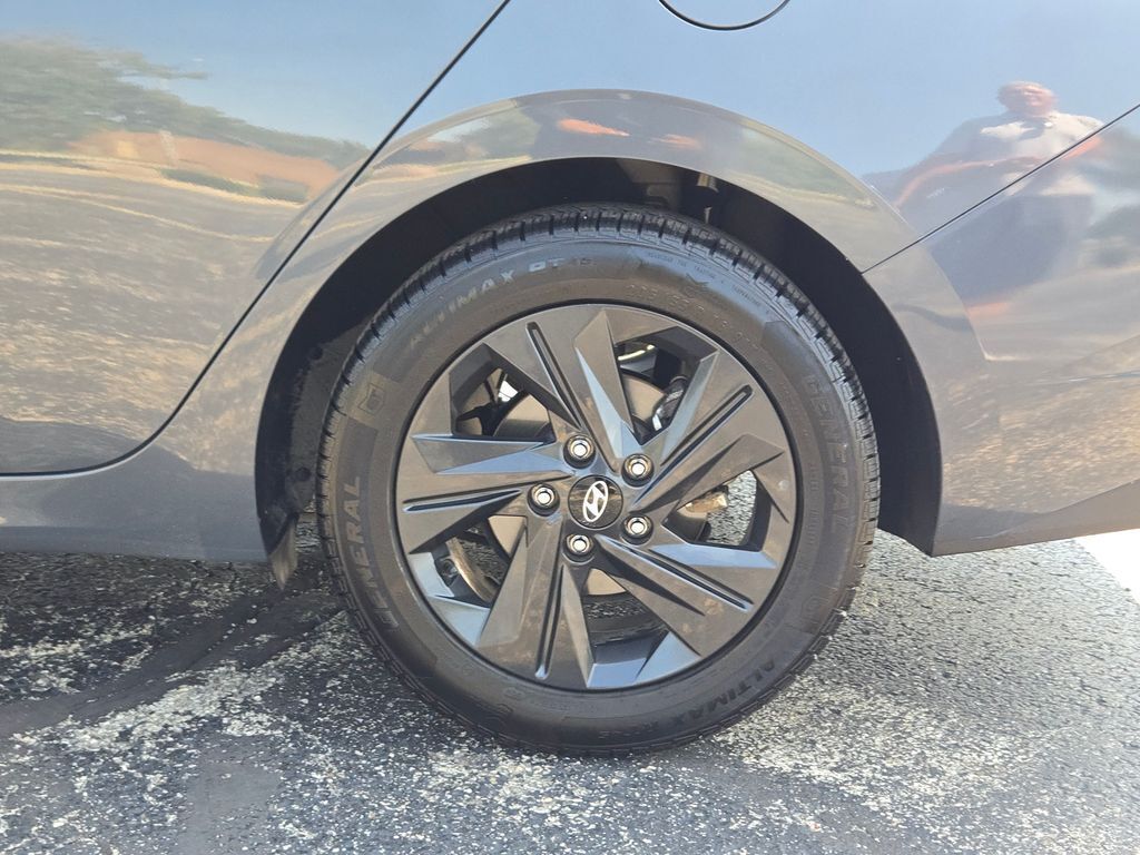 2023 Hyundai Elantra SEL photo 11
