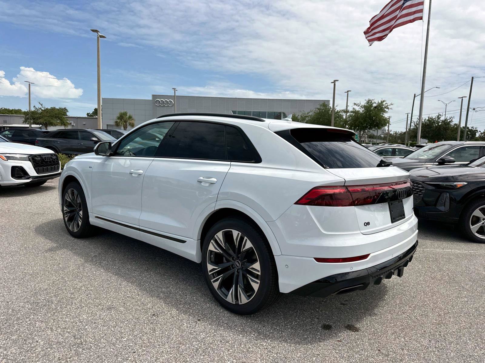 2025 Audi Q8 55 Premium Plus photo 4