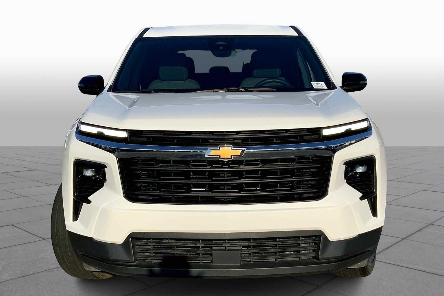 2024 Chevrolet Traverse LS photo 3