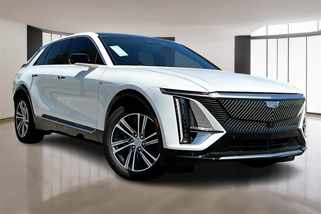 2025 Cadillac Lyriq Luxury photo 2