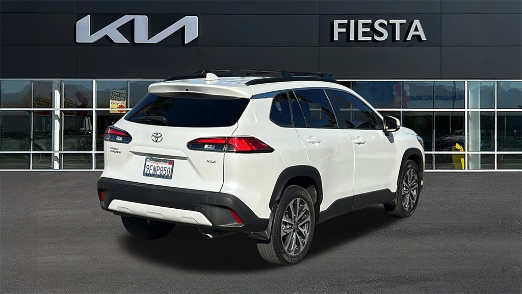 2023 Toyota Corolla Cross XLE photo 4