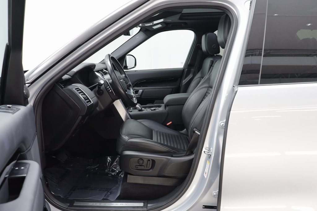 2022 Land Rover Discovery S photo 6
