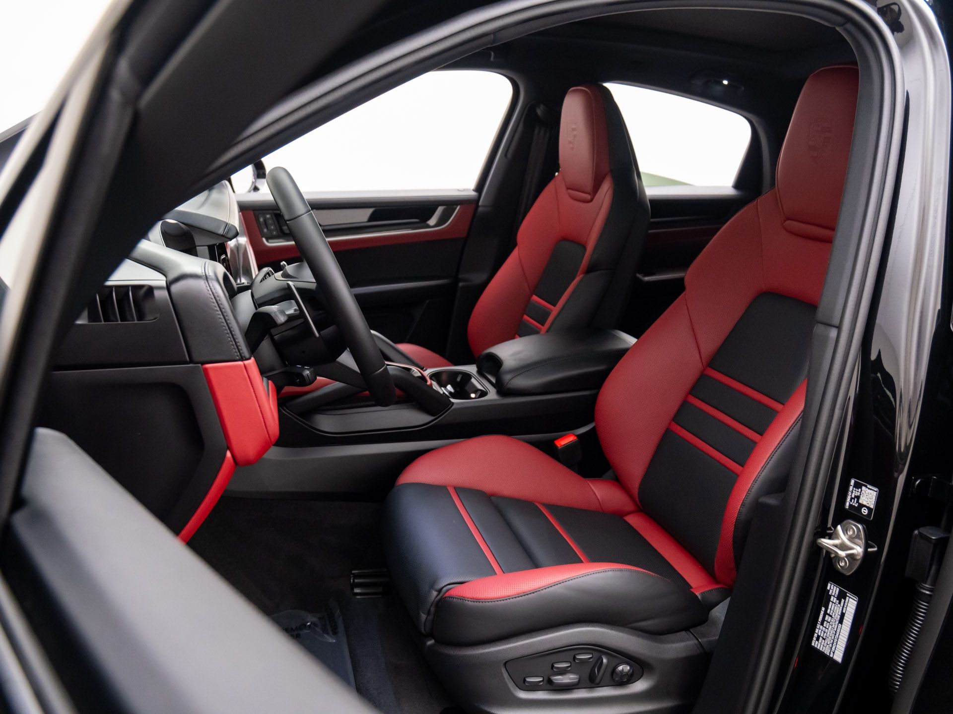 2026 Porsche Cayenne E-Hybrid Coupe S photo 2