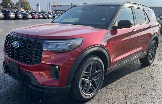 2025 Ford Explorer ST-Line photo 2