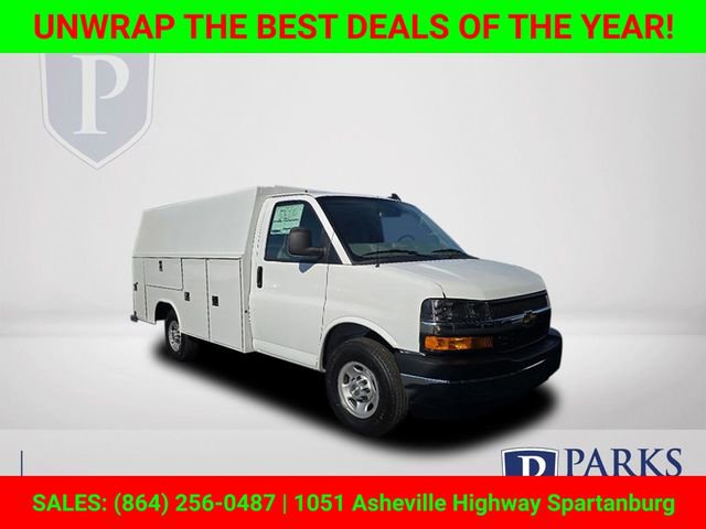 2025 Chevrolet Express Cutaway Base's photo