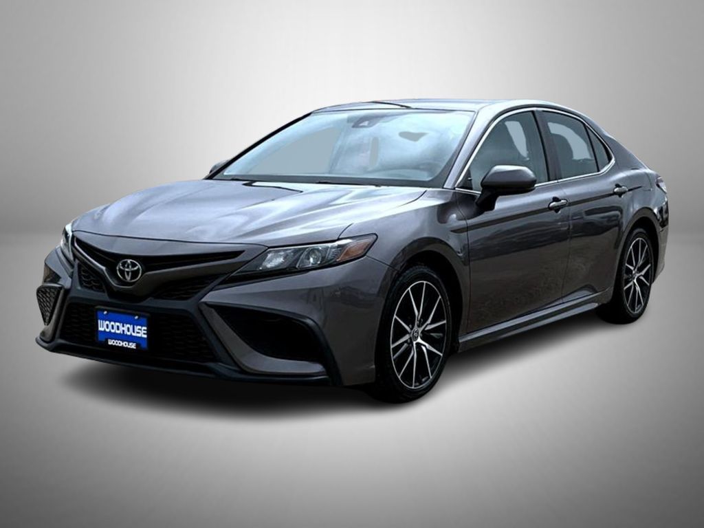 2021 Toyota Camry SE's photo