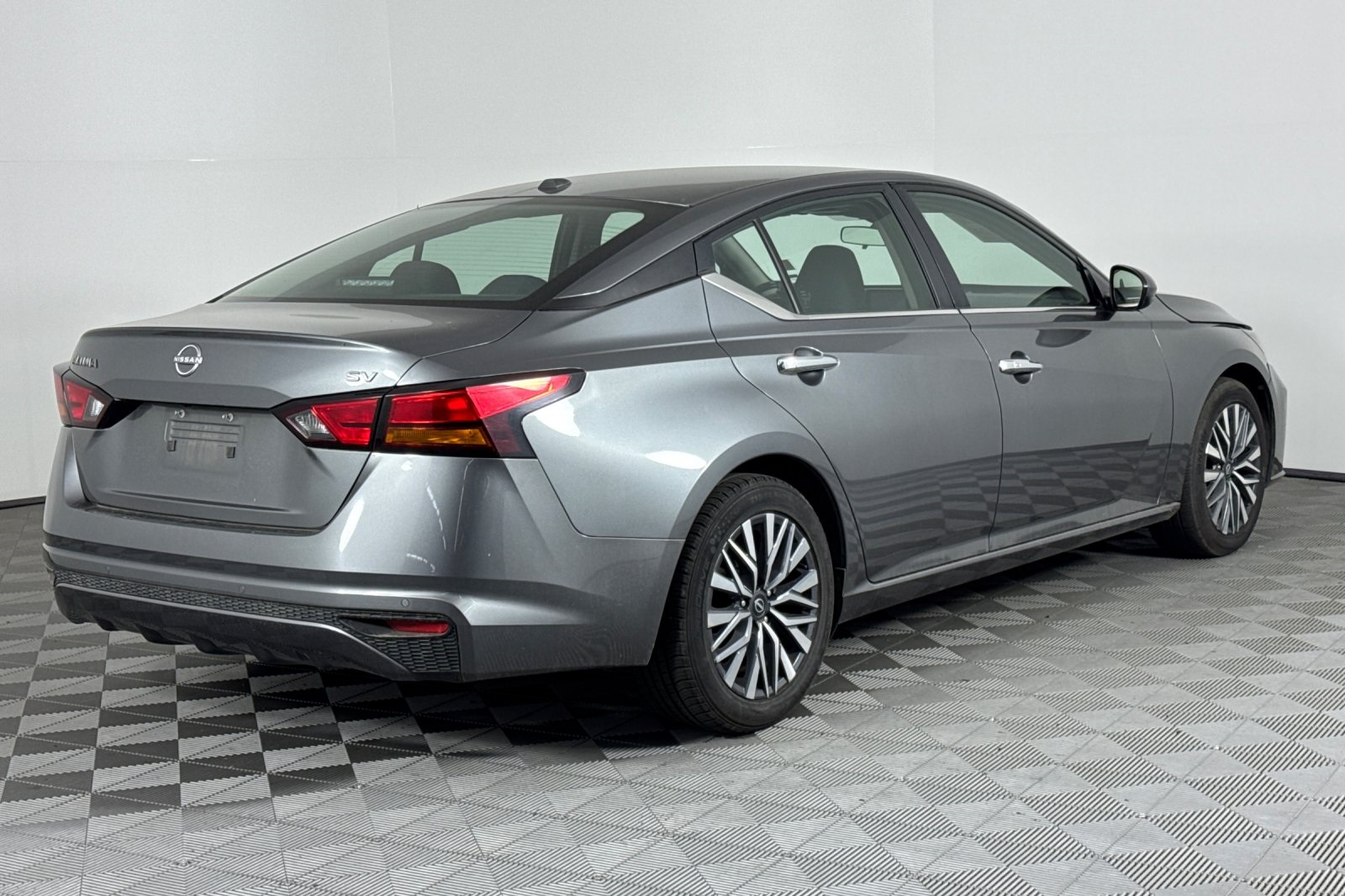 2023 Nissan Altima 2.5 SV photo 3