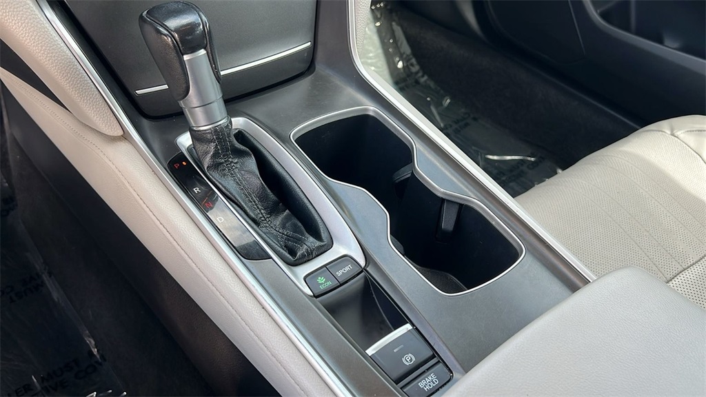 2018 Honda Accord Touring photo 13
