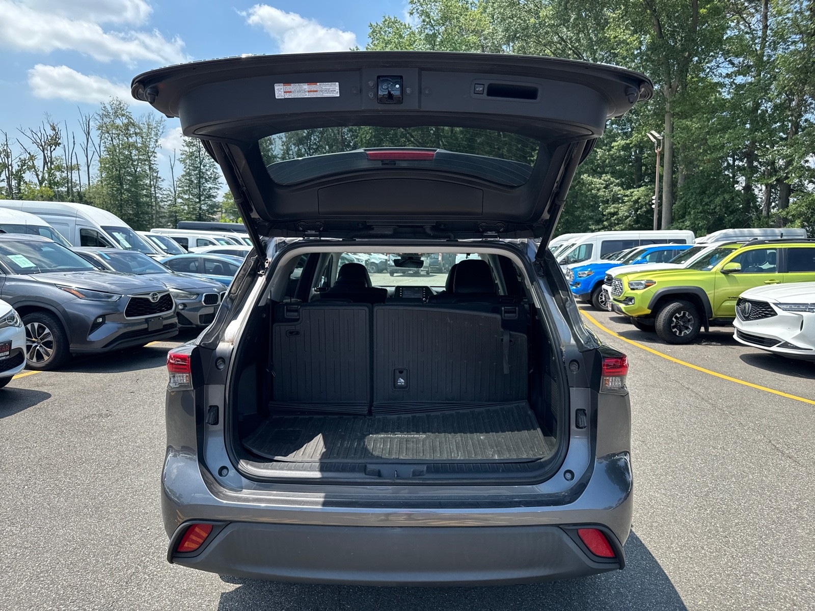 2021 Toyota Highlander XLE photo 7