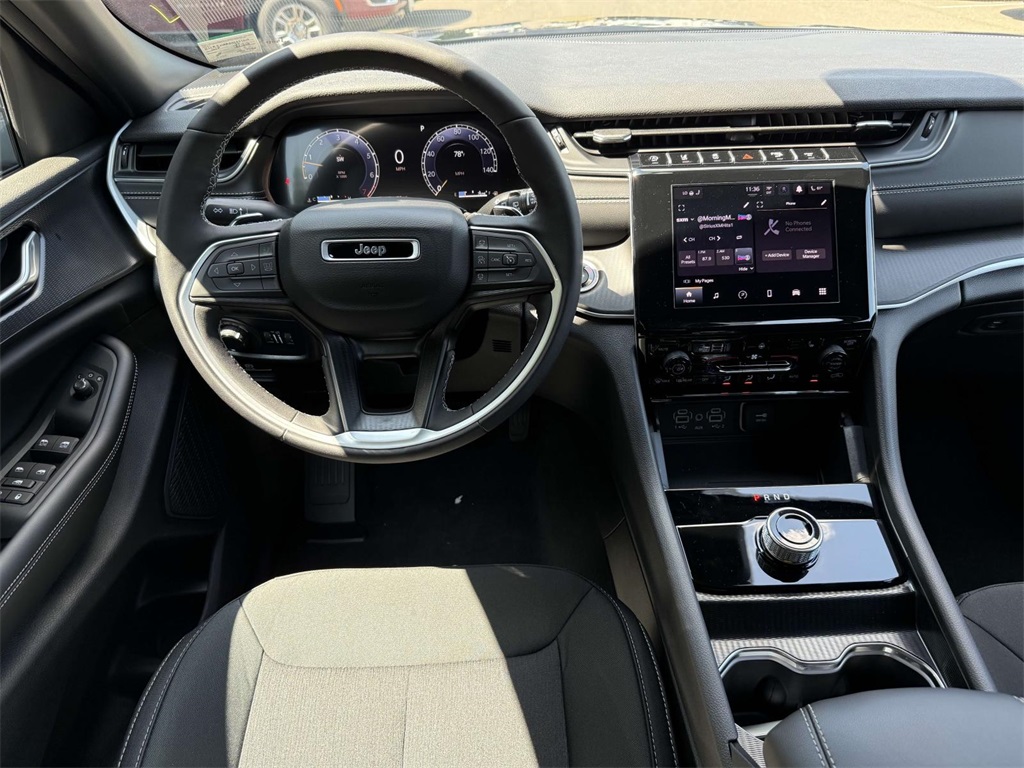 2025 Jeep Grand Cherokee Laredo X photo 17