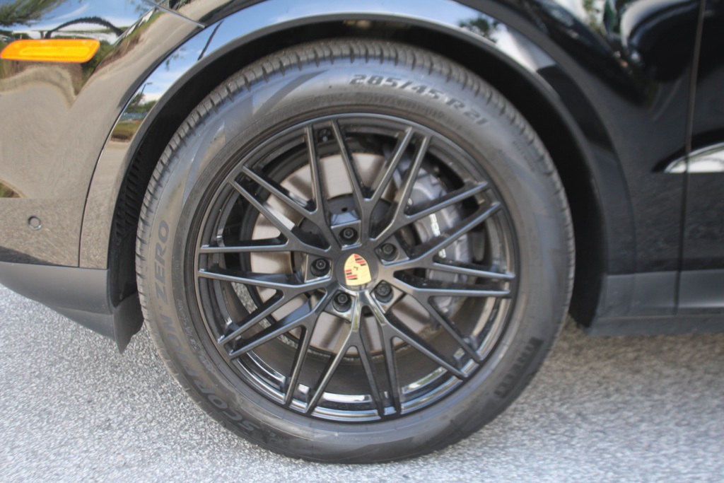 2025 Porsche Cayenne Coupe Base photo 16