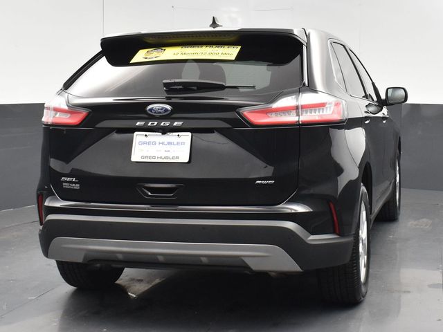 2022 Ford Edge SEL photo 2